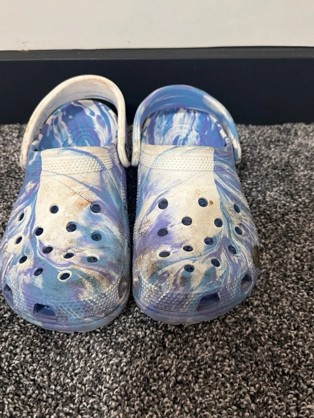 Purple and blue marbled crocs Women’s 7 Men’s 5